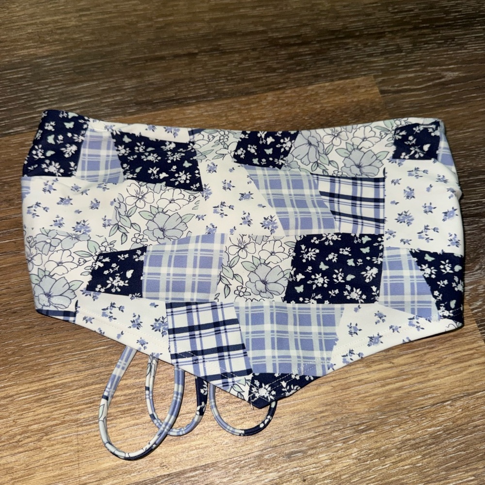 Hollister Blue and White Patchwork Women's bikini top